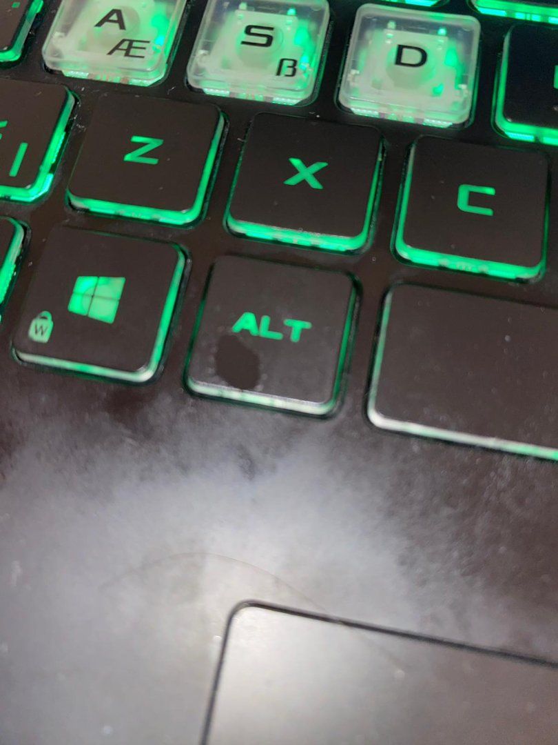 ASUS ROG G17 klavye tuşları soyuldu | Technopat Sosyal