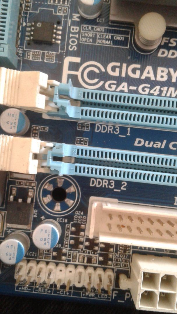 Gigabyte G41MT-S2PT RAM slotu pinleri ortaya gelmis | Technopat Sosyal