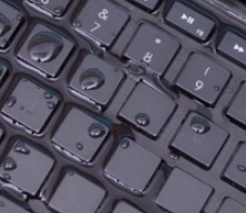 Laptop klavyesine kola döküldü | Technopat Sosyal