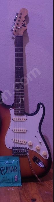 Fotoğraftaki gitar hangi markadır? | Technopat Sosyal