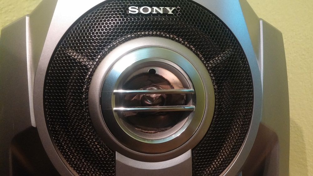 10 yıllık Sony MHC-VX55 hoparlördeki yırtık | Technopat Sosyal