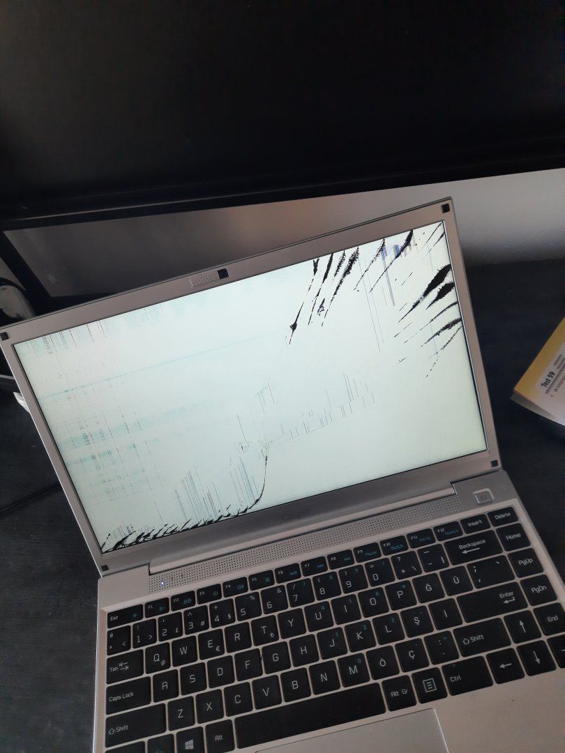 Kırılan laptop ekranı tamir edilir mi? | Technopat Sosyal