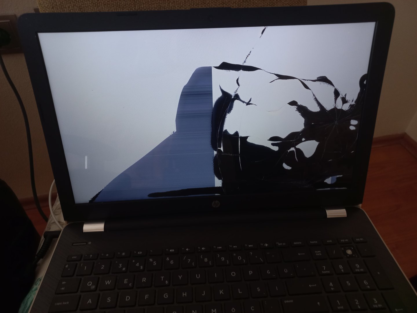 HP laptop ekran tamiri ne kadar tutar? | Technopat Sosyal