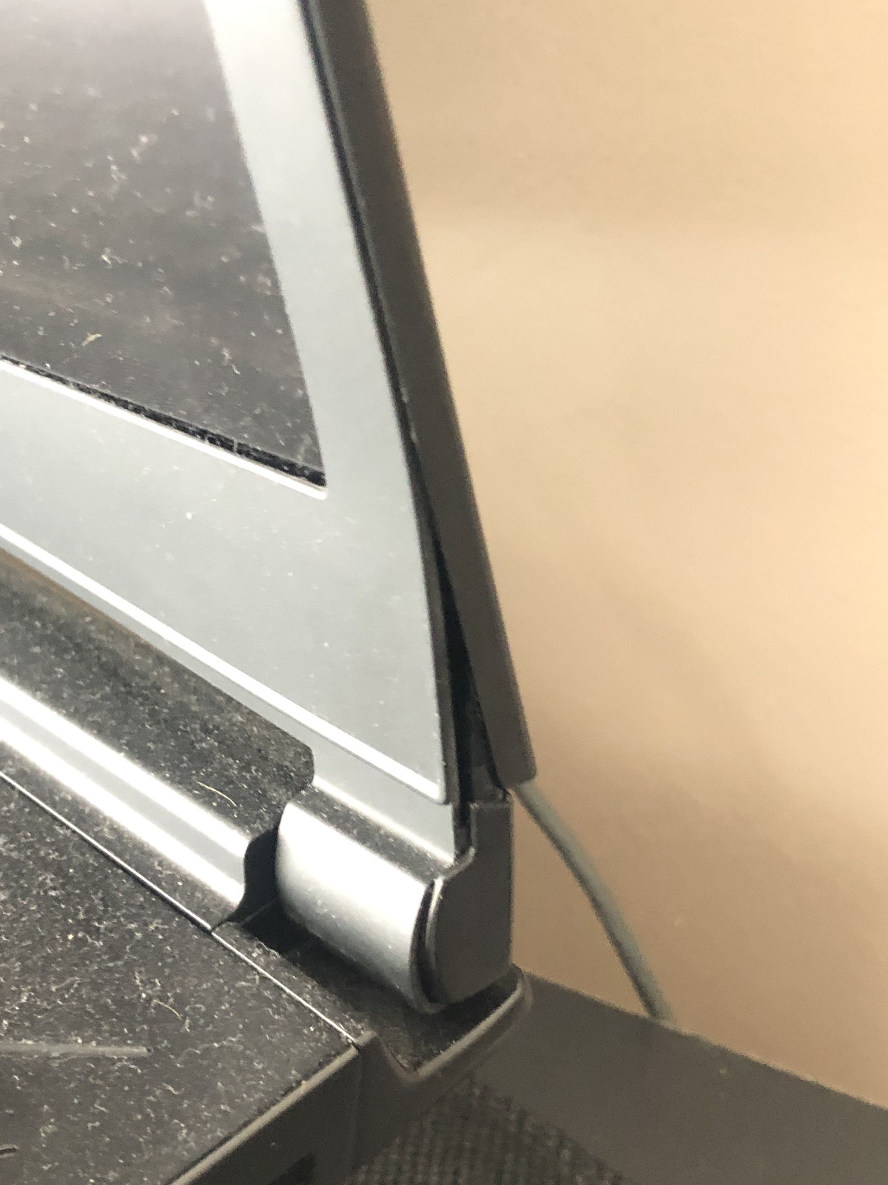 MSI GS73VR Stealth Pro Gaming Laptop Ekran Menteşesi Kırıldı | Technopat  Sosyal