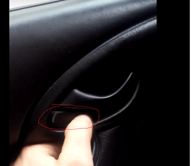 Arabanın sağ kapısı kilitlenmiyor | Technopat Sosyal