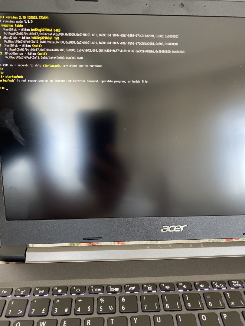Çözüldü: Yeni alınan laptop açılırken beyaz yazılar geliyor | Technopat  Sosyal