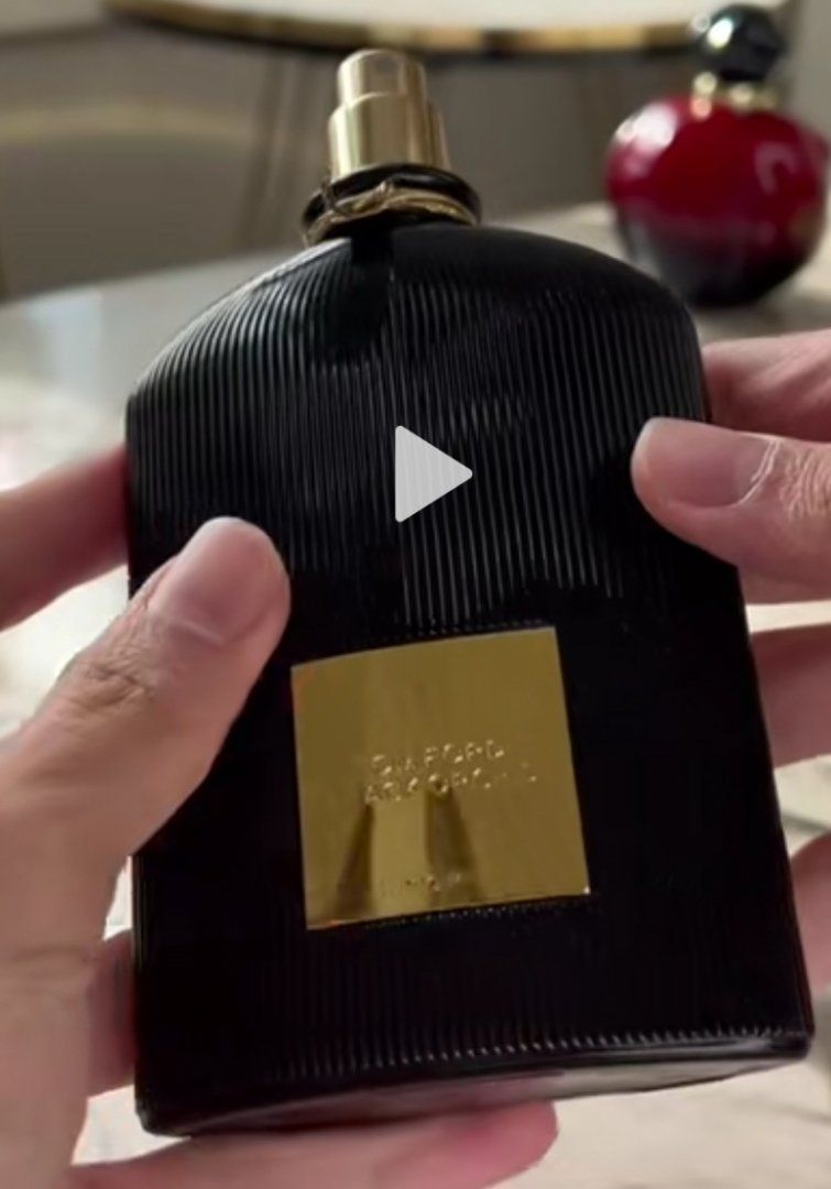 Siyah şişeli parfümün adı nedir? | Technopat Sosyal