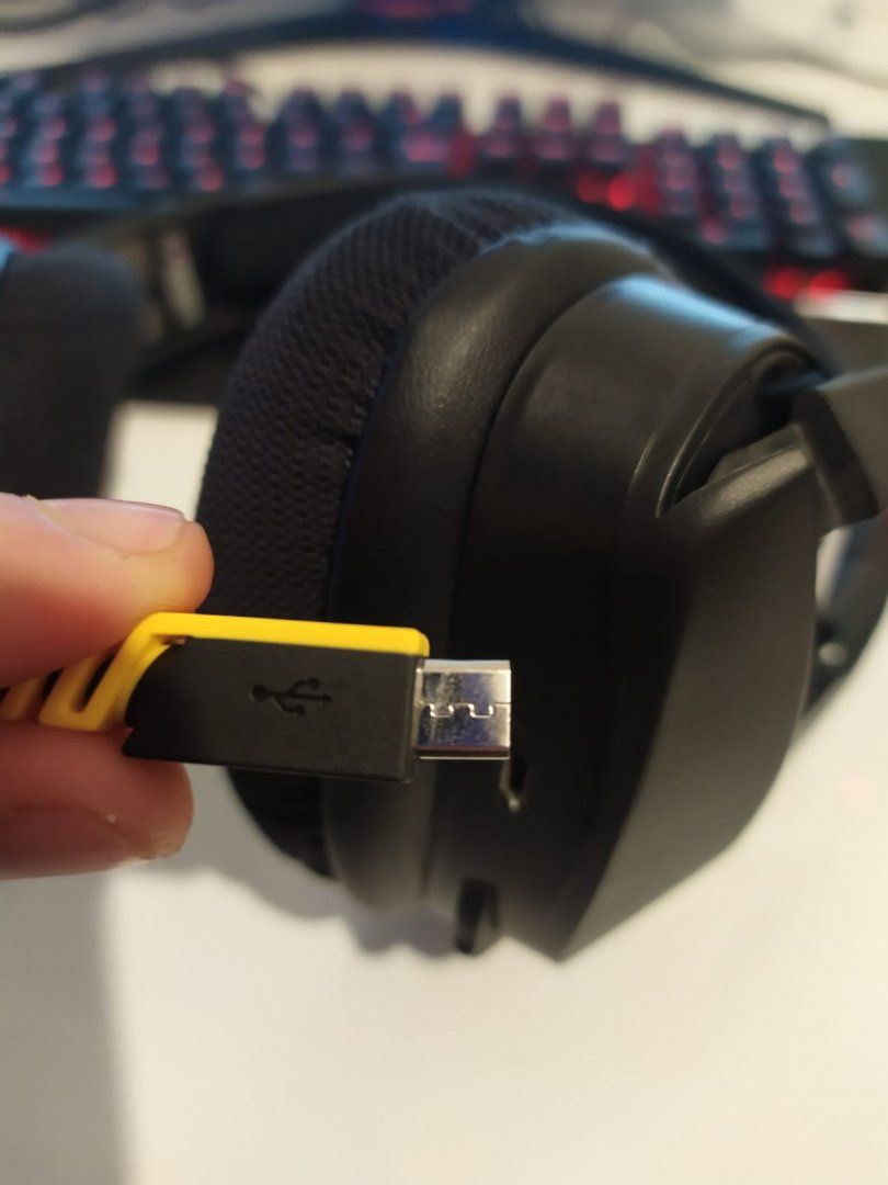 Corsair Void RGB Elite Wireless 7.1 Micro USB ucu yamuldu | Technopat Sosyal