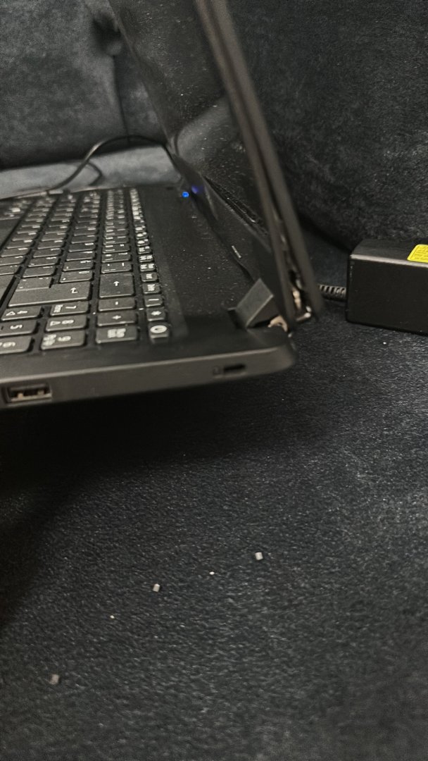 Acer Laptop Menteşesi Kendiliğinden Kırıldı | Technopat Sosyal