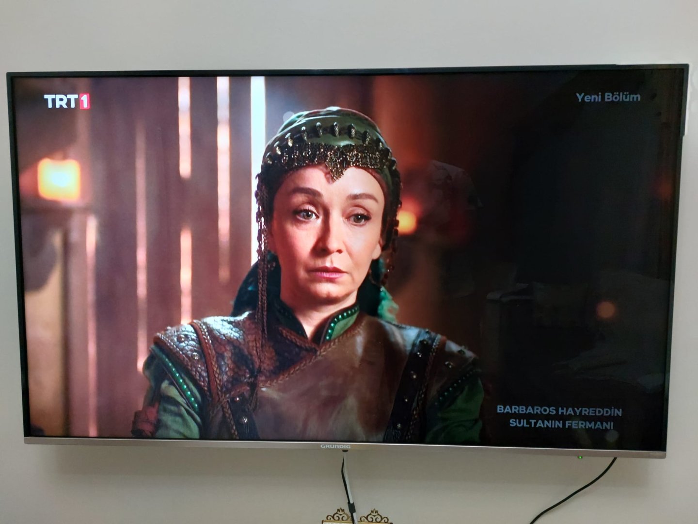 Grundig TV ekranın sağ tarafında kararma | Technopat Sosyal
