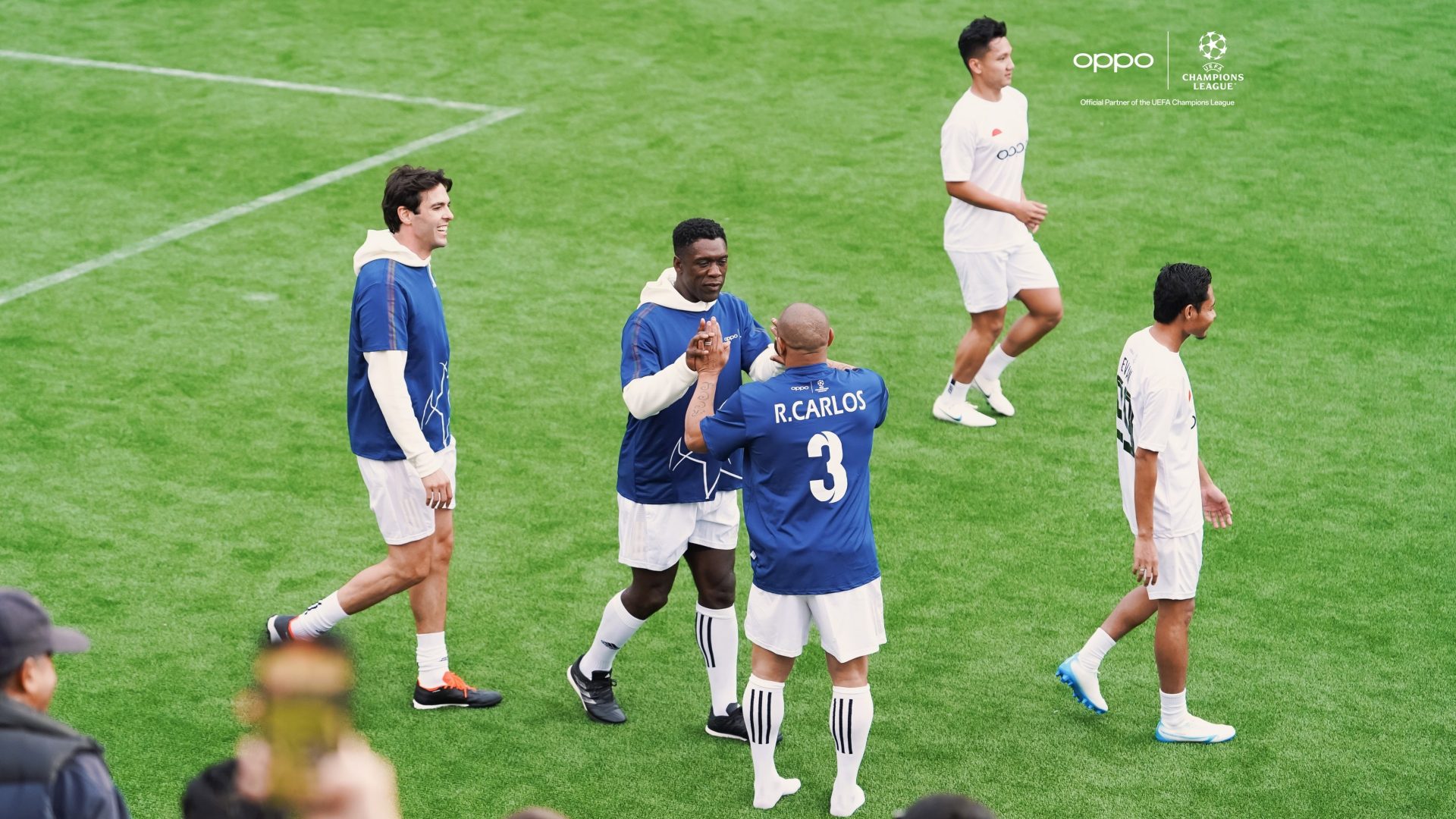 Efsane Futbolcular Londra’da OPPO’nun Yardım Maçında Buluştu